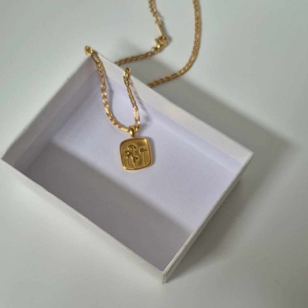 Gold Pendant Necklace